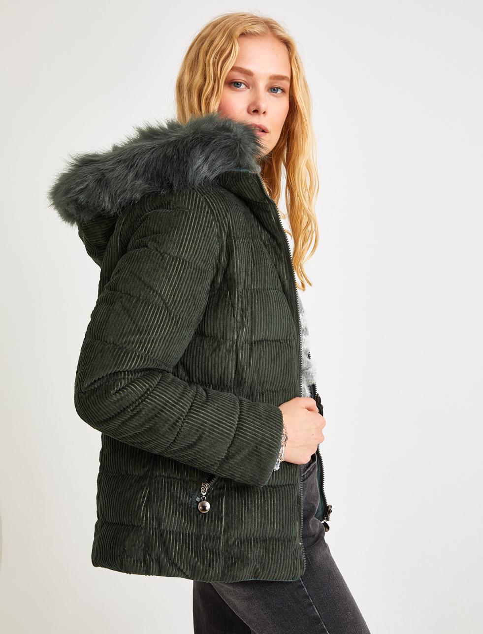 Bayan Yeşil Kürklü Çift Taraflı Fitilli Kadife Puf Mont