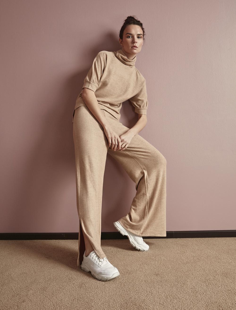 Bayan Koyu Bej Paçası Yırtmaç Detaylı Jogger Pantolon