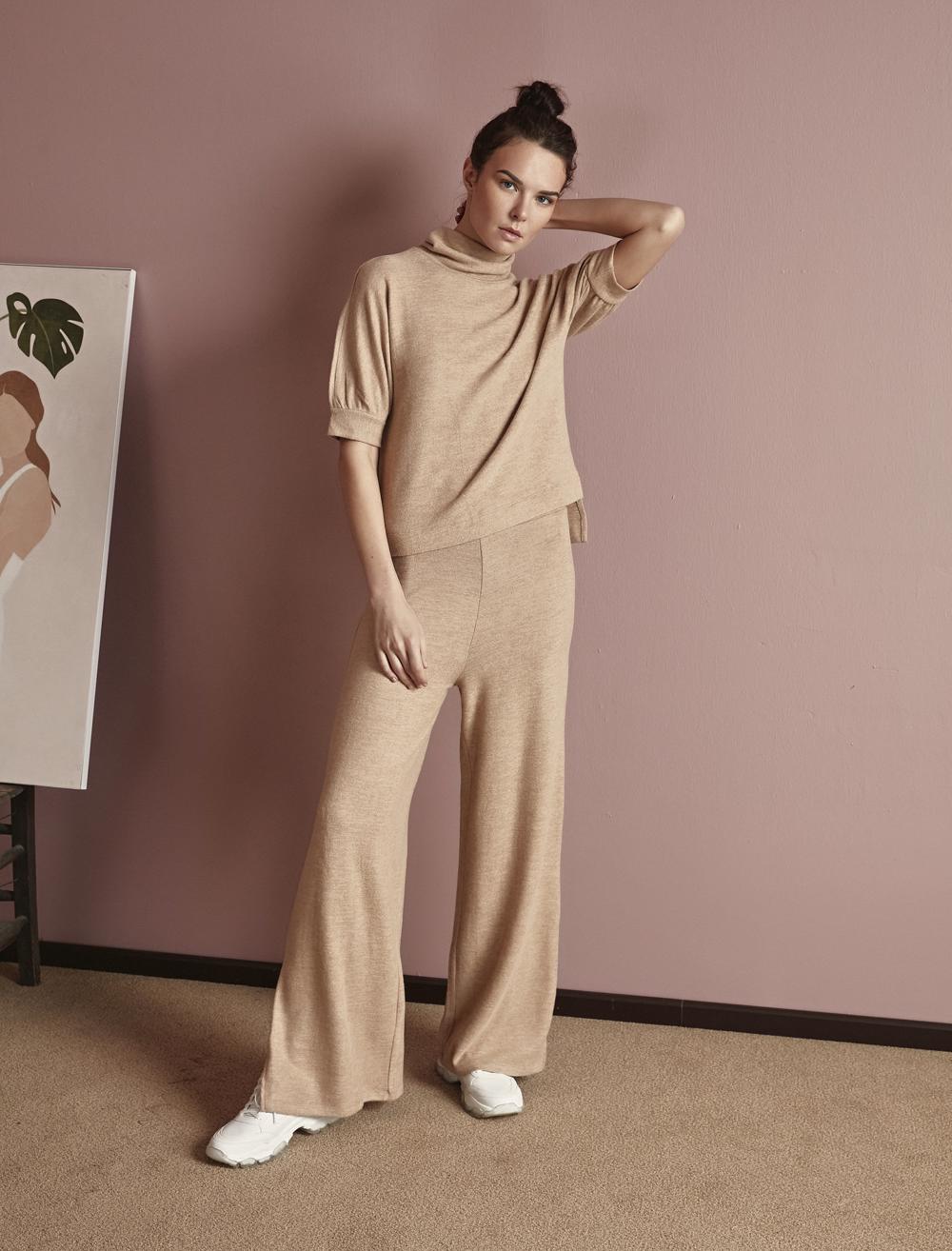 Bayan Koyu Bej Paçası Yırtmaç Detaylı Jogger Pantolon