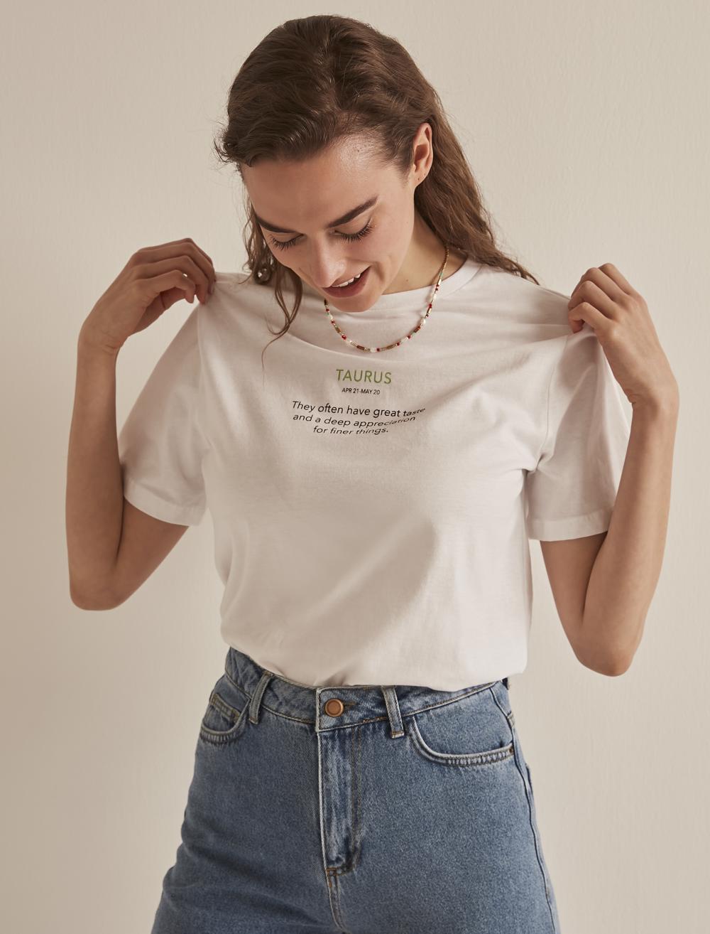 Bayan Ekru Slogan Baskılı Boğa Burcu T-shirt