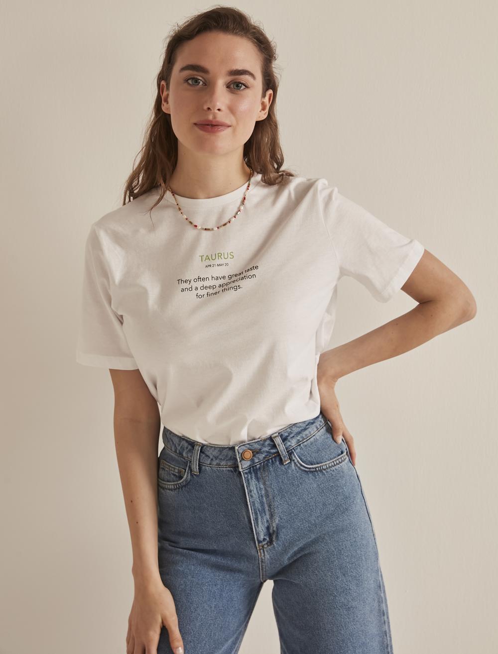 Bayan Ekru Slogan Baskılı Boğa Burcu T-shirt