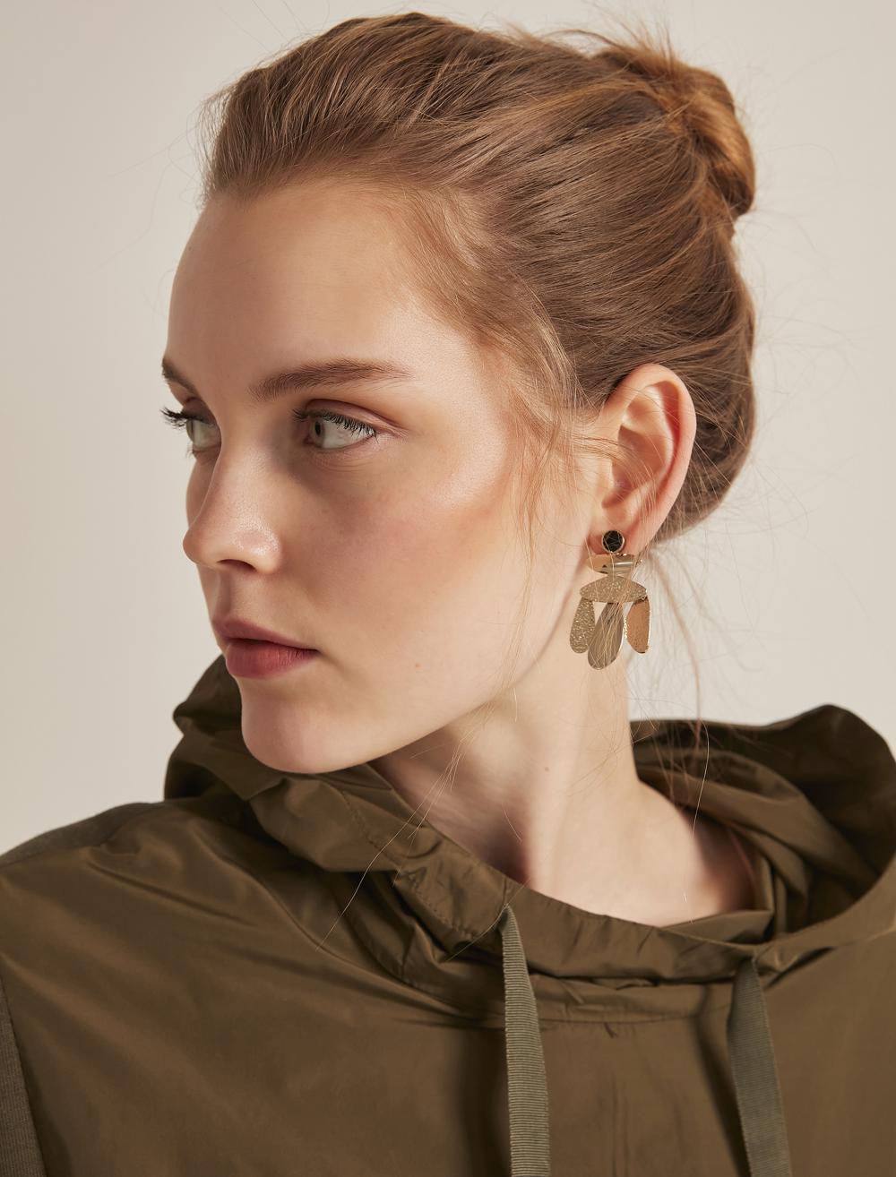 Bayan Karışık Yaprak Figürlü Küpe