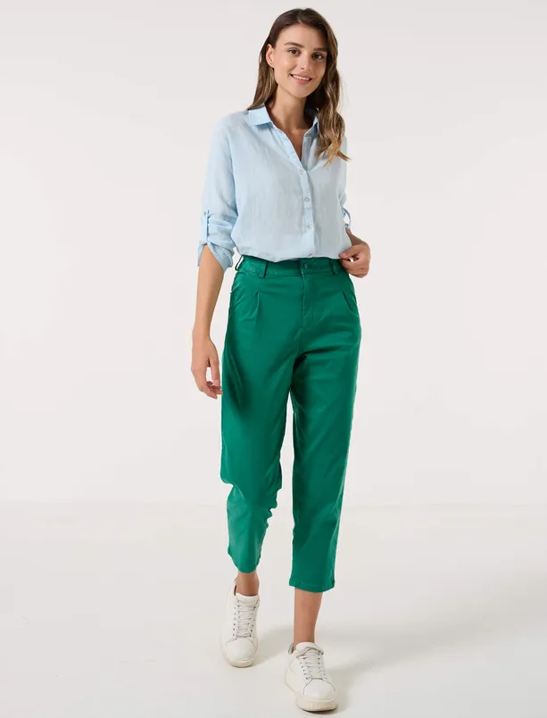 Women Dark Green Regular Waist 4 Pocket Pleated Gabardine Pants