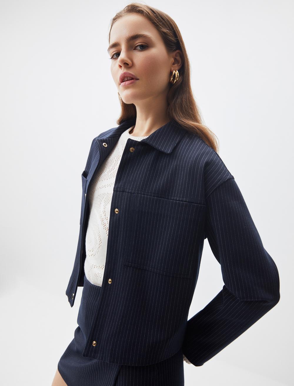 Uzun Kollu Çizgi Desenli Kısa Ceket