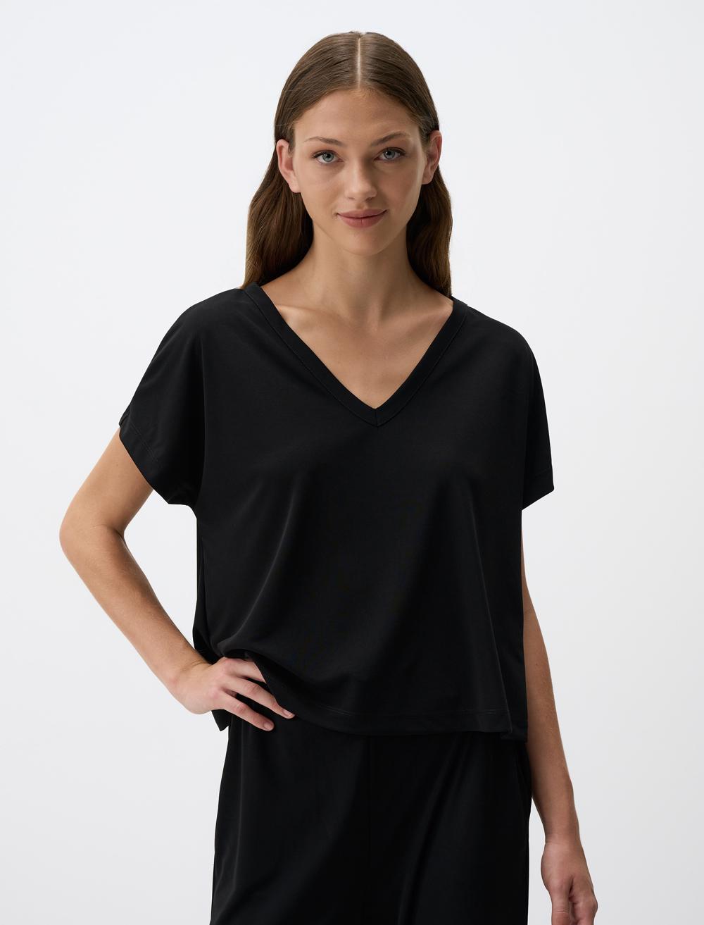 V Yaka Kısa Kollu Düz Bluz