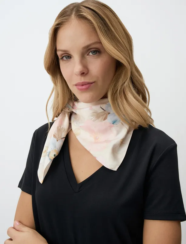 Women Mixed Flower Patterned Scarf