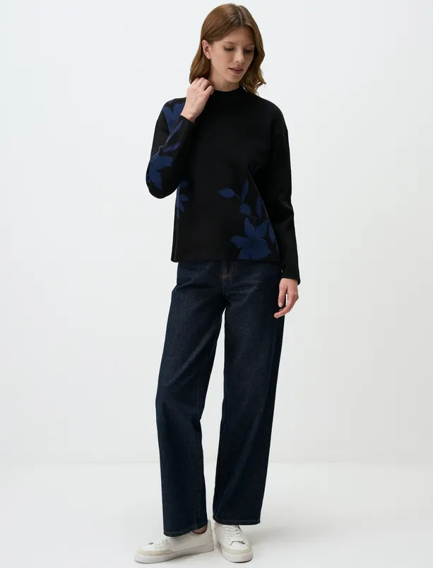 Women Black Crew-Neck Floral Patterned Sweater