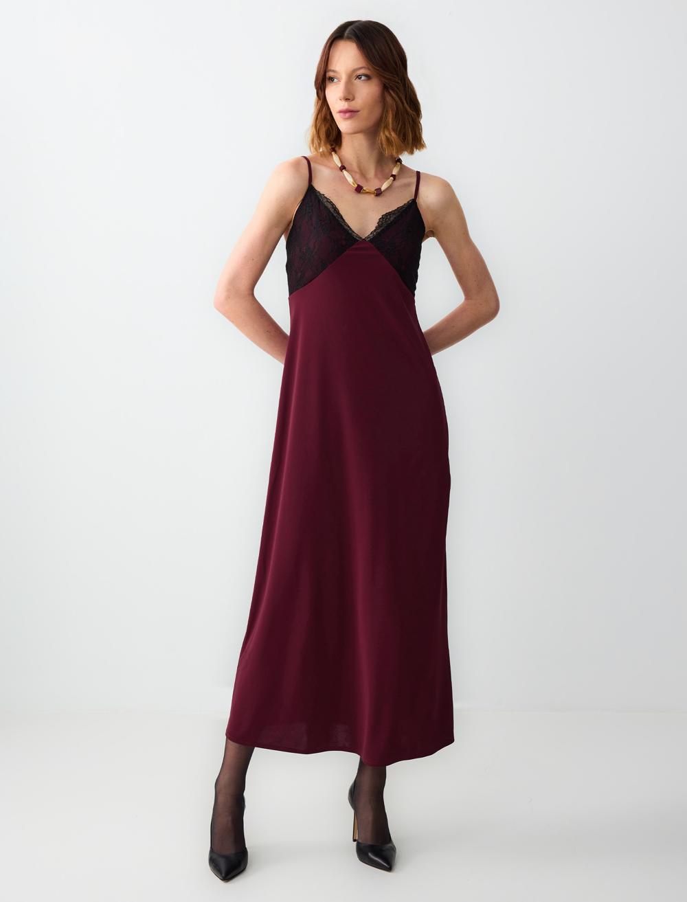 Dantel Detaylı Askılı V Yaka Dokuma Uzun Elbise