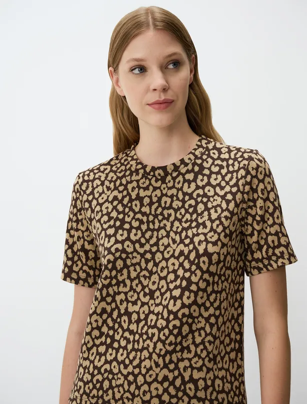 Women Brown Crew Neck Leopard Print Blouse