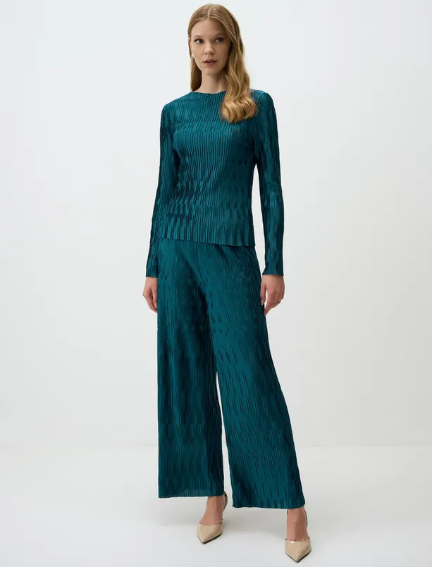 Women Green Narrow Fit Boat Neck Knitted Blouse with Janjani