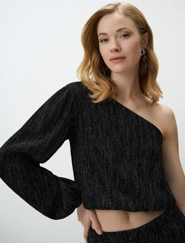 Women Black Asymmetric Collar Relaxed Fit One Shoulder Knitted Blouse