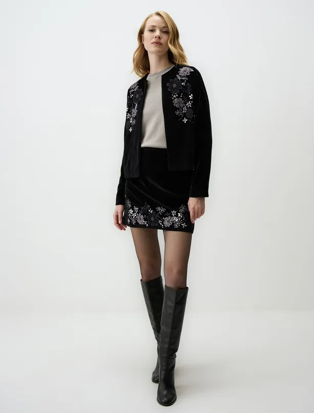 Women Black Long Sleeve Knitted Velvet Jacket with Embroidery and Bead Embroidery