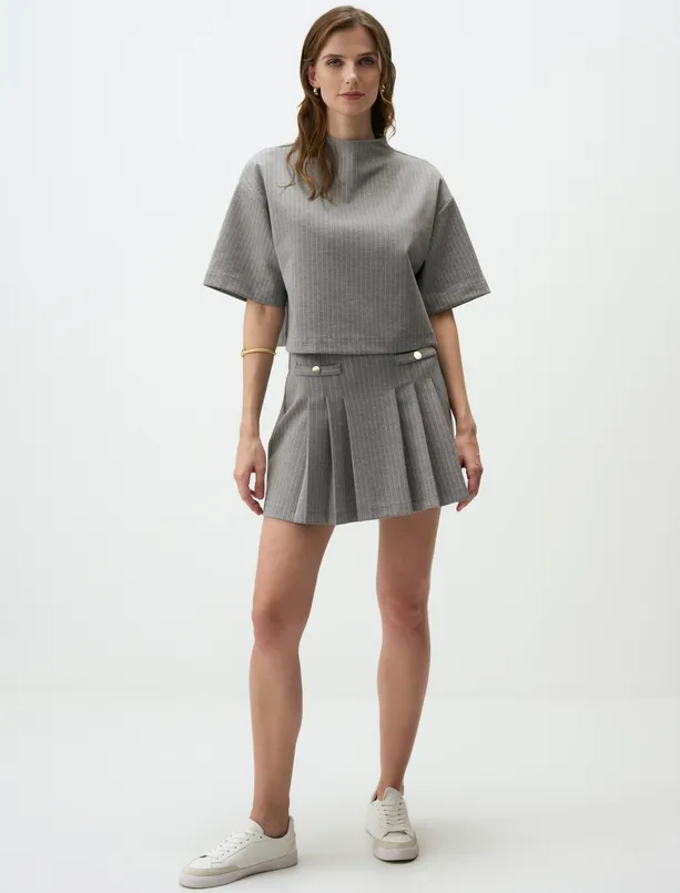Women Grey Regular Waist Relaxed Fit Pleated Mini Skirt