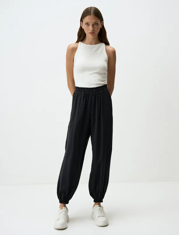 Women Black Elastic Waist Narrow Leg Pants with Pockets