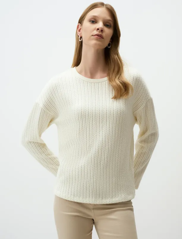Women Ecru Crew Neck Long Sleeve Patterned Knitted Sweatshirt