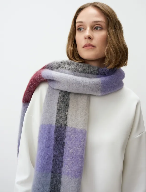 Women  Color Transitive Shawl with Tassels