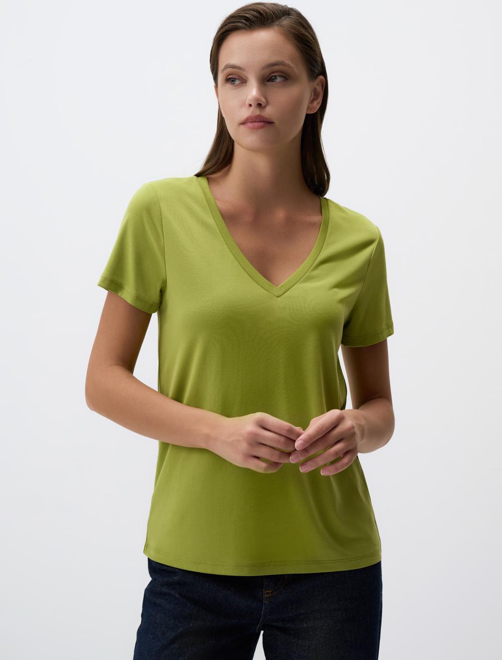 V Yaka Kısa Kollu Basic Tişört