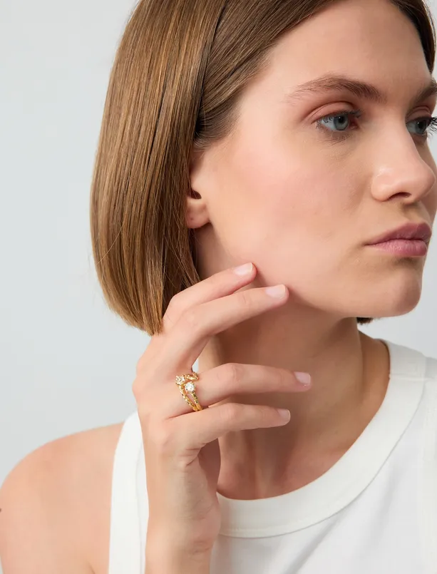 Women Yellow Twist Patterned Shiny Stone Ring