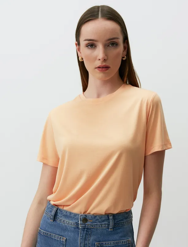 Women Orange Straight Cut Crew Neck Short Sleeve Basic T-Shirt