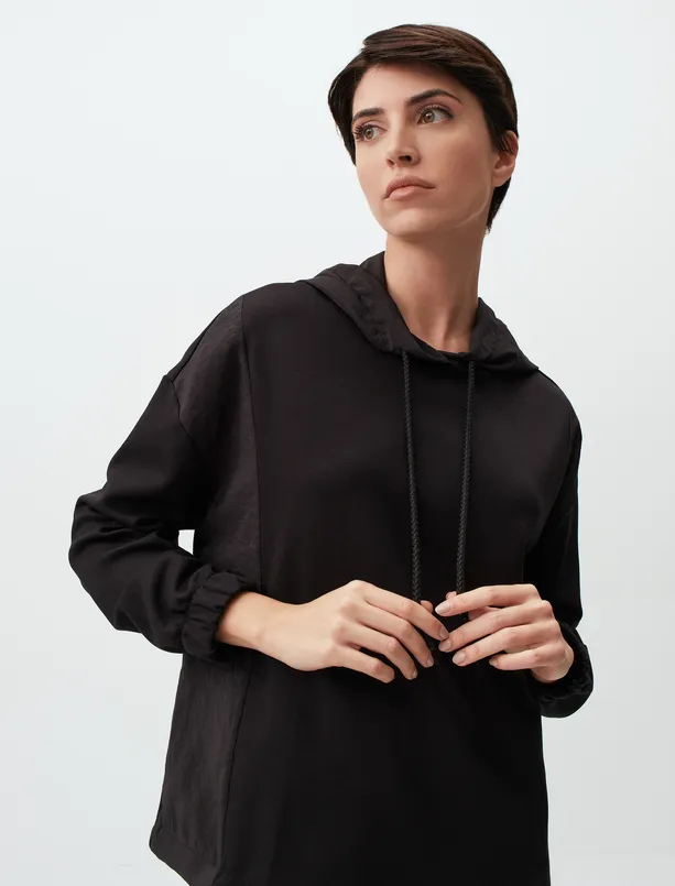 Bayan Siyah Kapüşonlu Uzun Kollu Sweatshirt