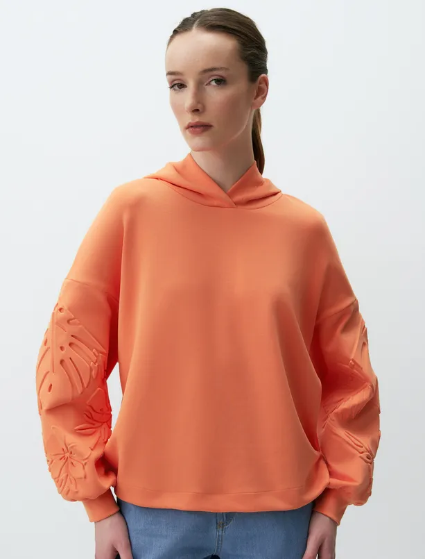 Bayan Turuncu Kapüşonlu Kabartma Tropikal Desenli Sweatshirt