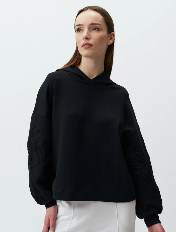 Bayan Siyah Kapüşonlu Kabartma Tropikal Desenli Sweatshirt