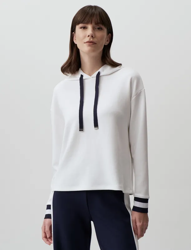 Bayan Beyaz Kapüşonlu Uzun Kollu Rahat Sweatshirt