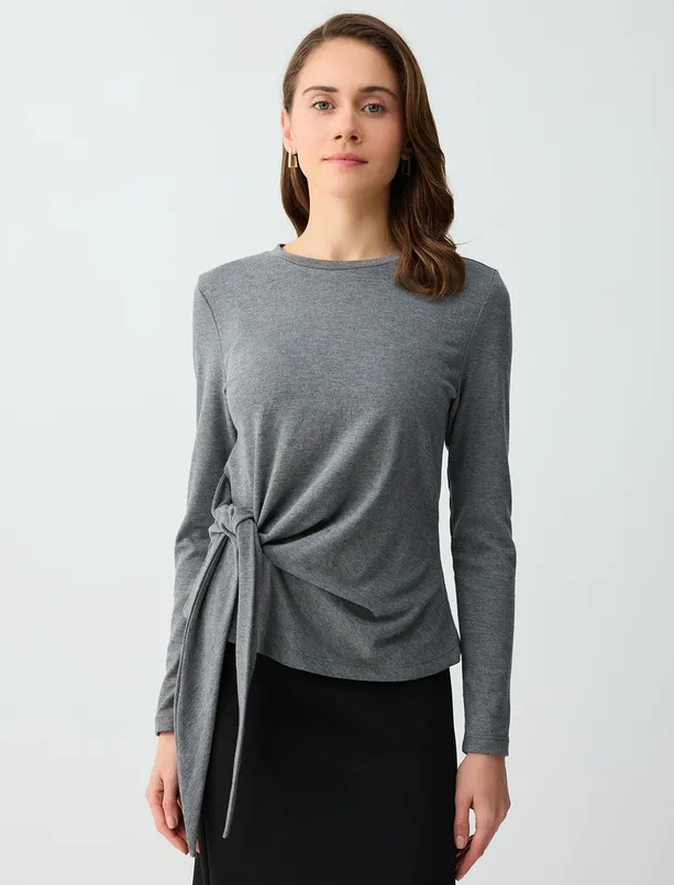 Bayan  Yuvarlak Yaka Beli Bağcık Detaylı Örme Bluz