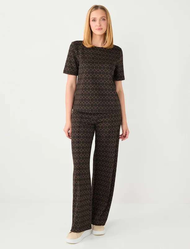 Bayan Kahverengi Kısa Kollu Bisiklet Yaka Geometrik Desenli Örme Bluz