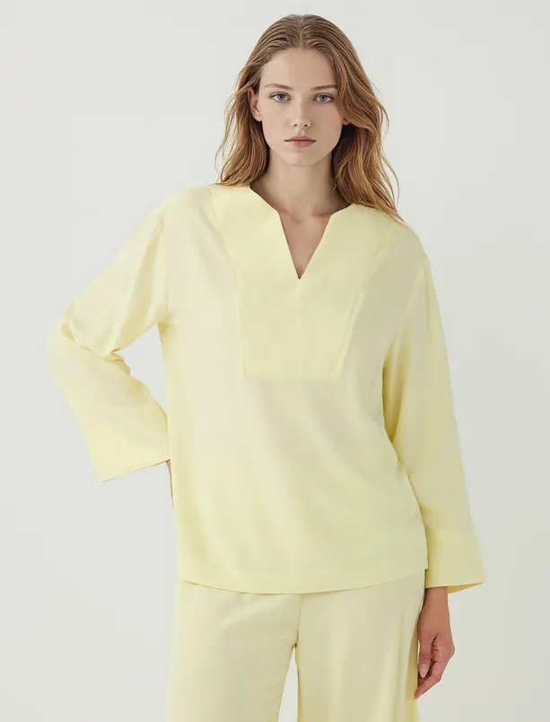 Women  Relaxed Fit V-Neck Long Sleeve Blouse
