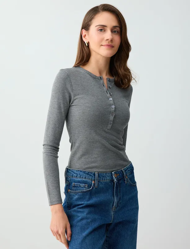 Women  Slim Fit Crew-Neck Knitted Blouse with Button Detail