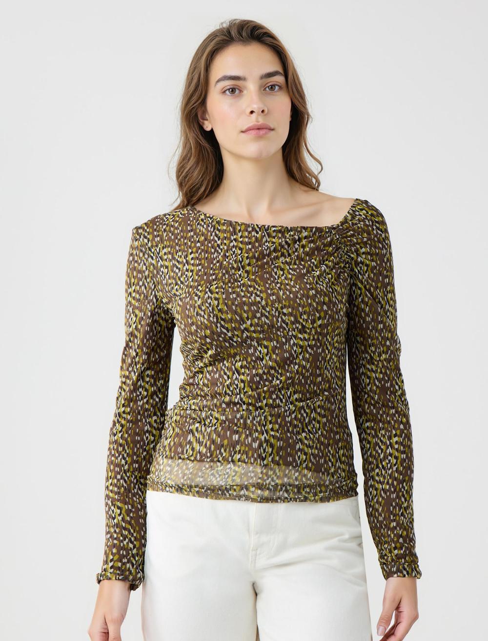 Dar Kesim Asimetrik Yaka Leopar Desenli Bluz