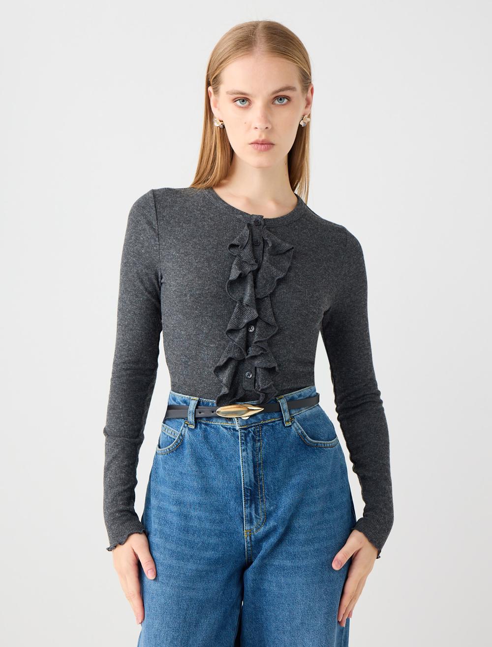 Dar Kesim Yuvarlak Yaka Uzun Kollu Fırfırlı Bluz