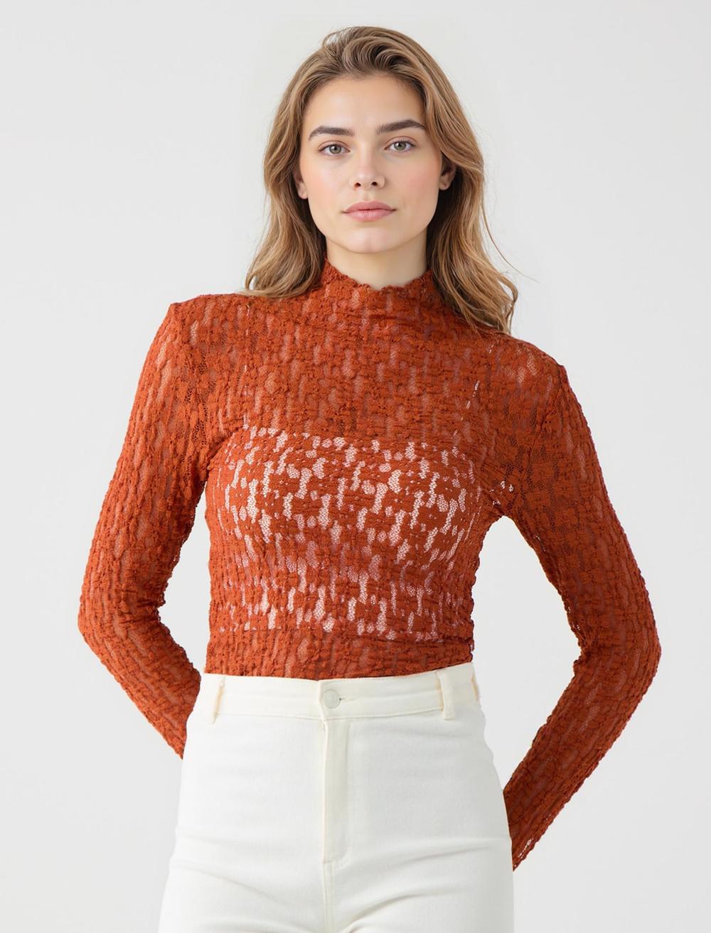 Dar Kesim Uzun Kollu Dantelli Örme Bluz