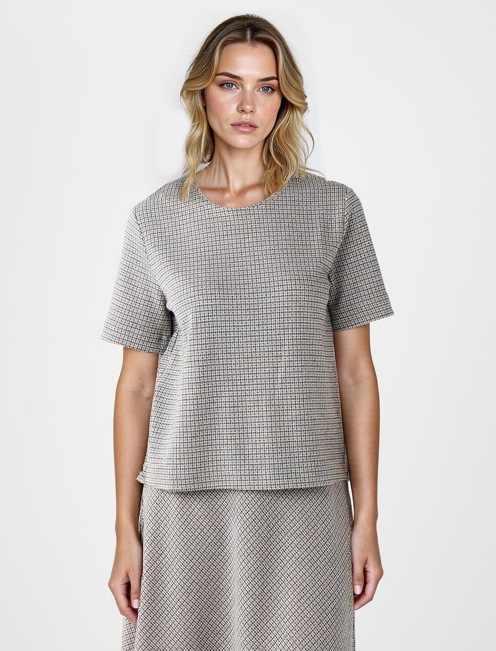 Yuvarlak Yaka Kısa Kollu Ekose Desenli Bluz