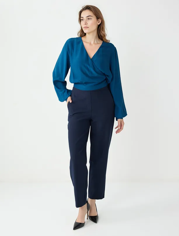 Bayan Koyu Yeşil Rahat Kesim Anvelop Yaka Uzun Kollu Dokuma Bluz