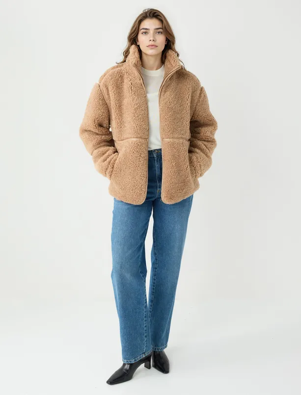 Bayan Kahverengi Dik Yaka Cep Detaylı Fermuarlı Peluş Mont