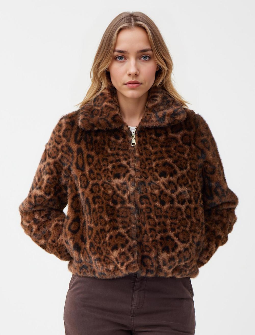 Leopar Desenli Cep Detaylı Peluş Mont