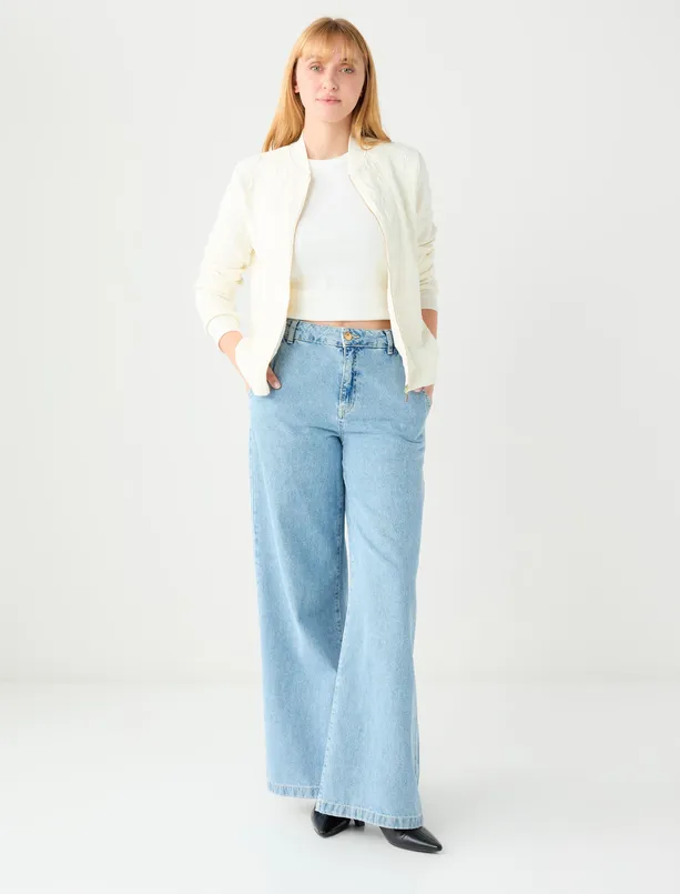 Bayan Ekru Kabartma Desenli Fermuarlı Örme Ceket