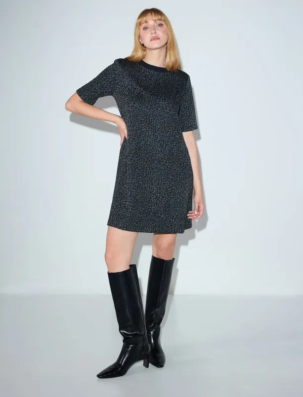 Bayan  Bisiklet Yaka Vatkalı Leopar Desenli Mini Elbise