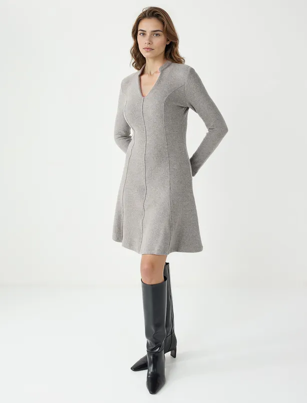 Bayan  V Yaka Uzun Kollu Yumuşak Dokulu Mini Elbise