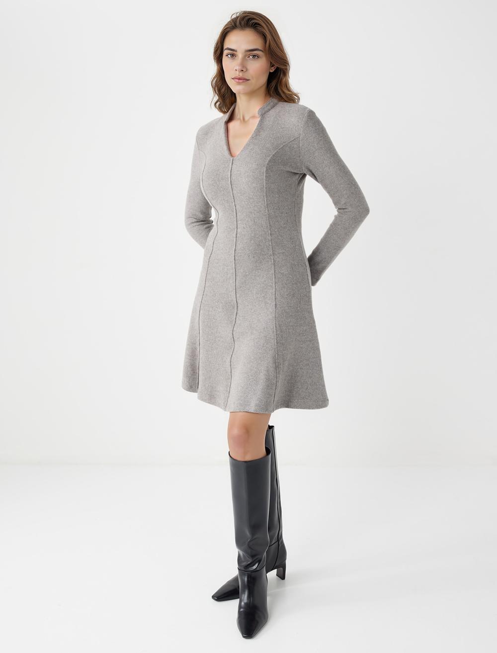 V Yaka Uzun Kollu Yumuşak Dokulu Mini Elbise