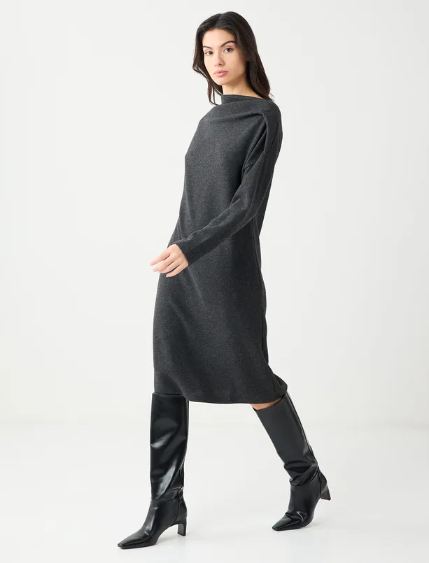 Bayan  Degaje Yaka Yumuşak Dokulu Midi Örme Elbise