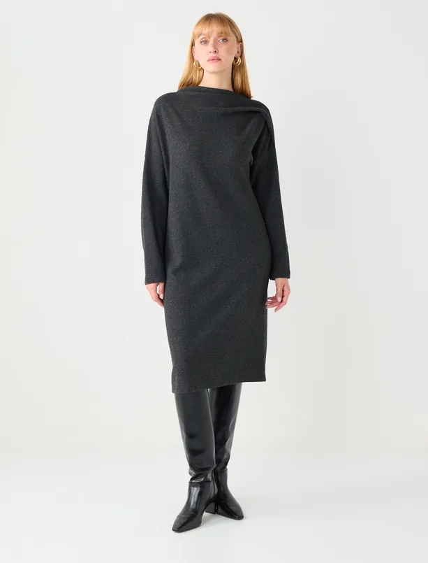 Bayan  Degaje Yaka Yumuşak Dokulu Midi Örme Elbise