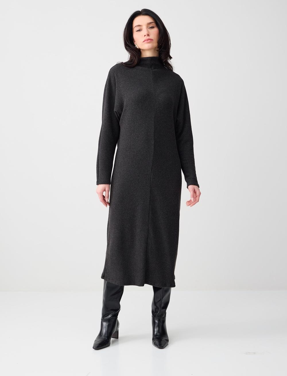 Dik Yaka Uzun Kollu Yumuşak Dokulu Midi Örme Elbise