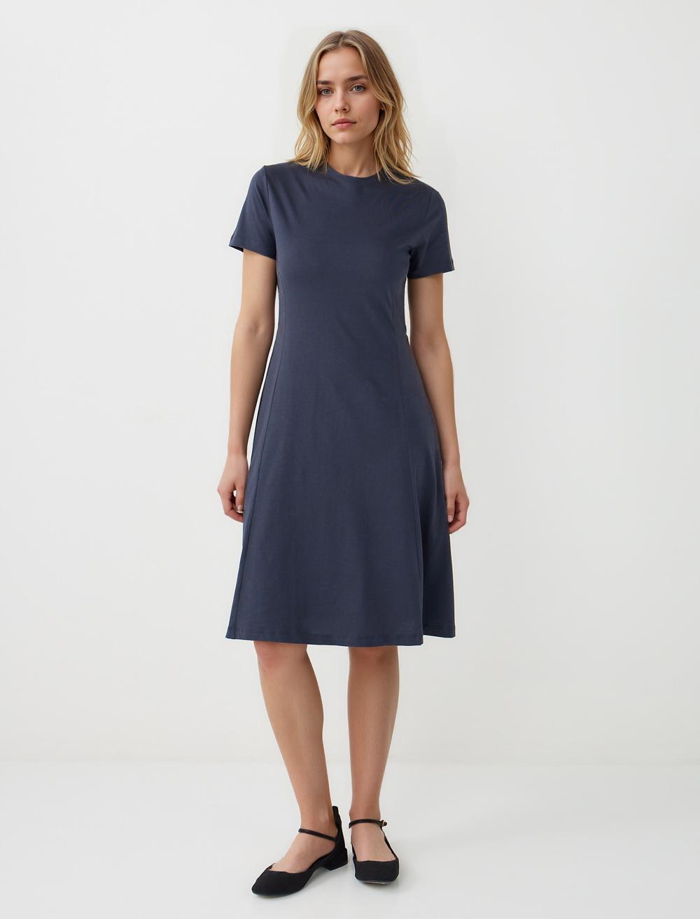 Dar Kesim Kayık Yaka Mini Örme Elbise