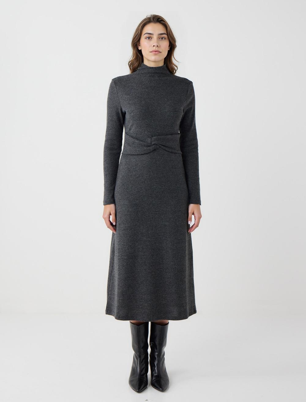 Uzun Kollu Dik Yaka Yumuşak Dokulu Midi Elbise