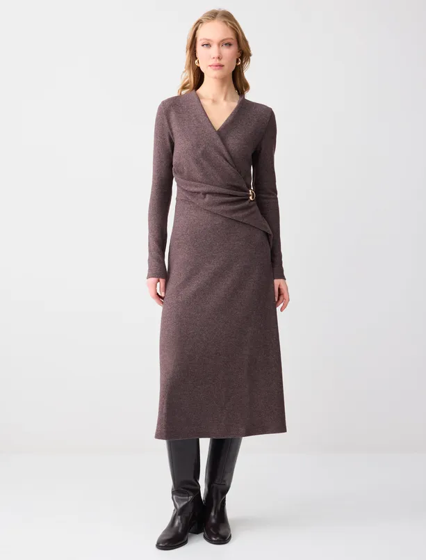 Bayan Kahverengi Kruvaze Yaka Yumuşak Dokulu Örme Midi Elbise