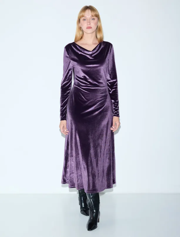 Bayan  Dökümlü Yaka Uzun Kollu Örme Kadife Uzun Elbise