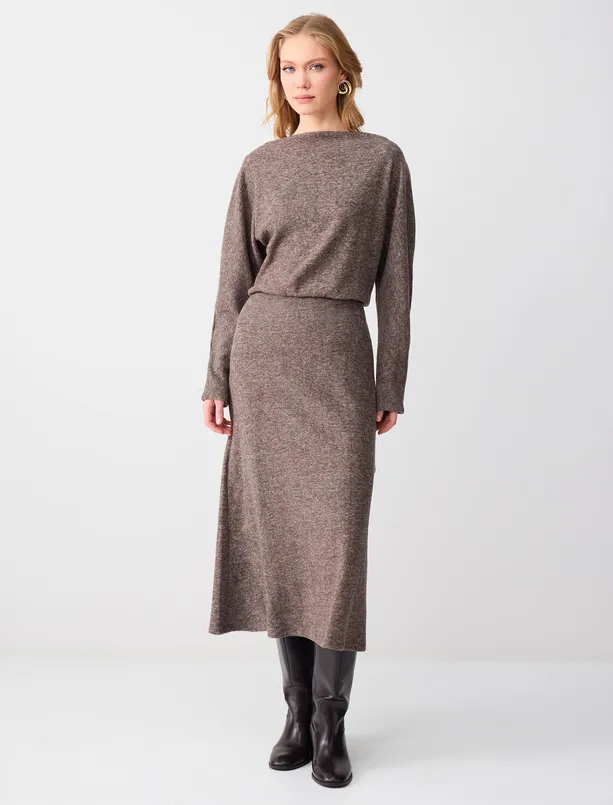 Bayan Kahverengi Kayık Yaka Yarasa Kol Yumuşak Dokulu Örme Midi Elbise